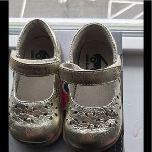 See Kai Run Mary Janes gold size 5.5